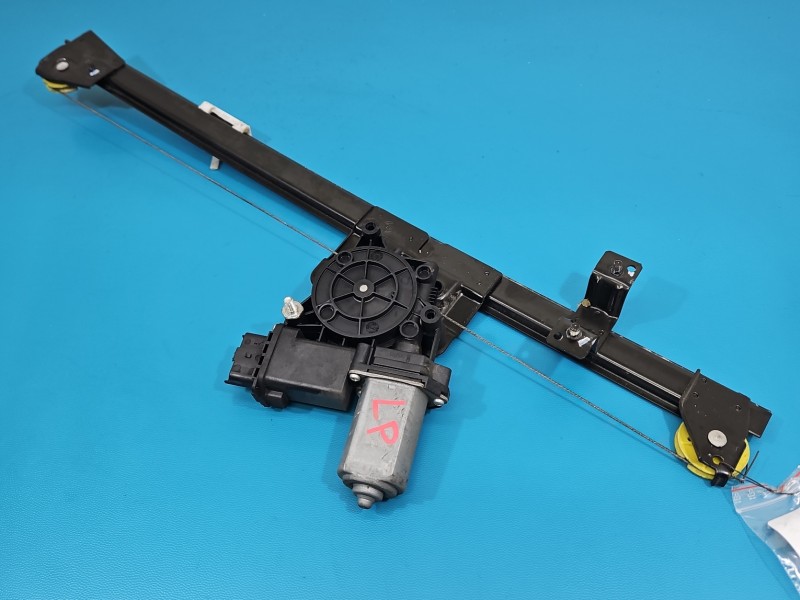 Podnośnik przód lewy SZYBY WINDA 1368922080 Fiat Ducato IV 6pin. Uszkodzone zabezpieczenie trzymające szybę 5d HB