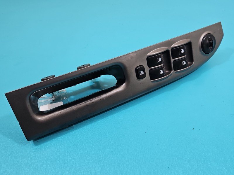 Przełącznik szyb Kia Carens II Producent części: KIA EU Przełącznik szyb Kia Carens II Producent części: KIA EU