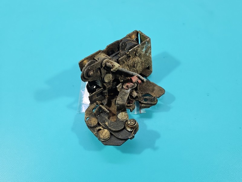 Zamek tył prawy Jeep Cherokee XJ Producent części: JEEP