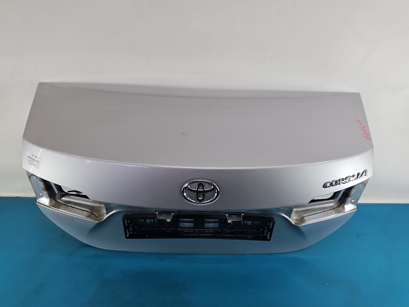 Klapa tył Toyota Corolla E16 E18 13- sedan 4d 1f7