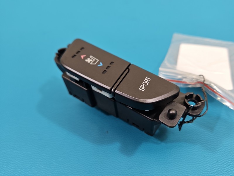 Przełącznik Grzania foteli lewy przód Hyundai I40 93730-3Z100