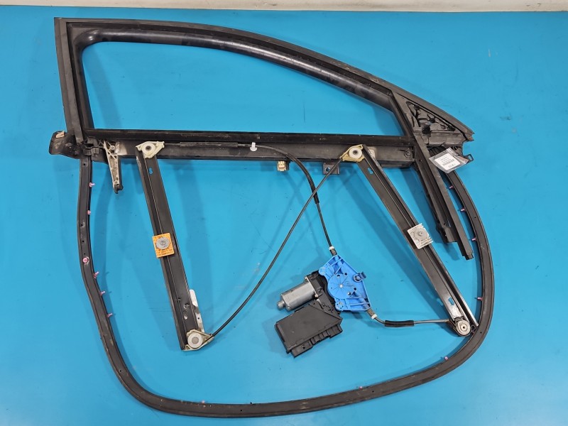 Podnośnik przód prawy SZYBY WINDA Audi A4 B6 Producent części: Audi 8E0837462A, 5WK47006DBF 4d sedan