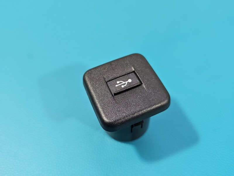 Gniazdo USB Suzuki Sx4 S-Cross 13-21