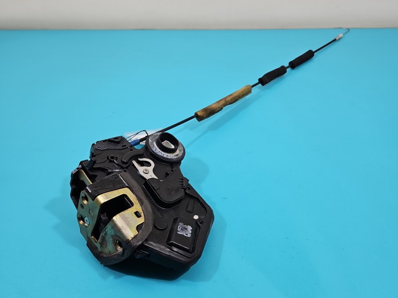 Zamek tył prawy Toyota Avensis II T25 TOYOTA, 2pin, brak nr.