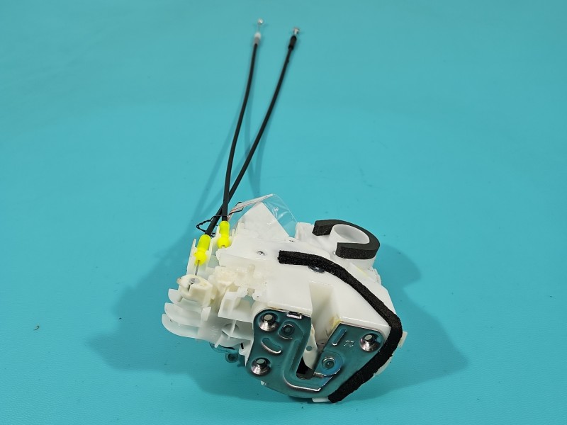 Zamek tył prawy 82301-54P02 Suzuki Vitara II 2015- Suzuki, 2pin