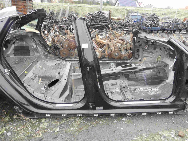 Próg prawy SŁUPEK ŚRODKOWY B AUDI A6 C7 sedan 4d czarny LY8X