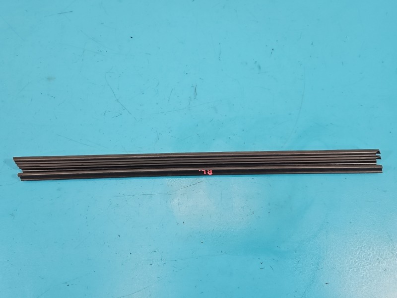 Uszczelka drzwi przód lewa Dacia Duster III 24-