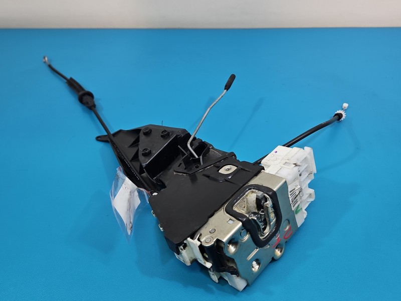 Zamek tył prawy Mercedes W245 4PIN naciętą obudowa. Uszkodzona zapięcie wtyczki 1697302235
