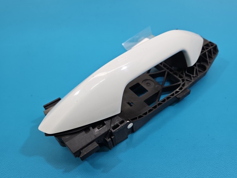 Klamka przód prawa zewnętrzna Skoda Octavia IV 8V0839885