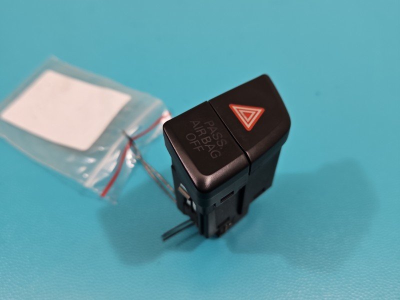 Przełącznik świateł awaryjnych AUDI Q5 8R 08- 8R1941509A