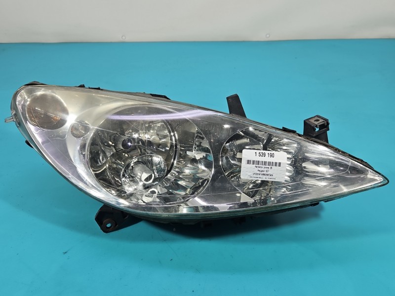 Reflektor prawy lampa przód Peugeot 307 EUROPA
