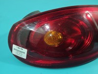 Lampa tył prawa Producent części: FIAT, pęknięte mocowanie / Z LISTWĄ ŻARÓWKOWĄ / 07-14 Fiat Bravo II HB