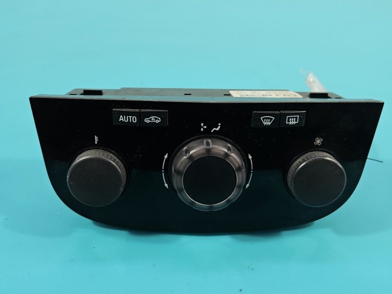 Konsola panel nawiewu Opel Corsa D 13193611