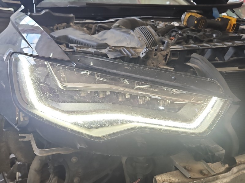 Reflektor prawy lampa przód AUDI A6 C7 EUROPA