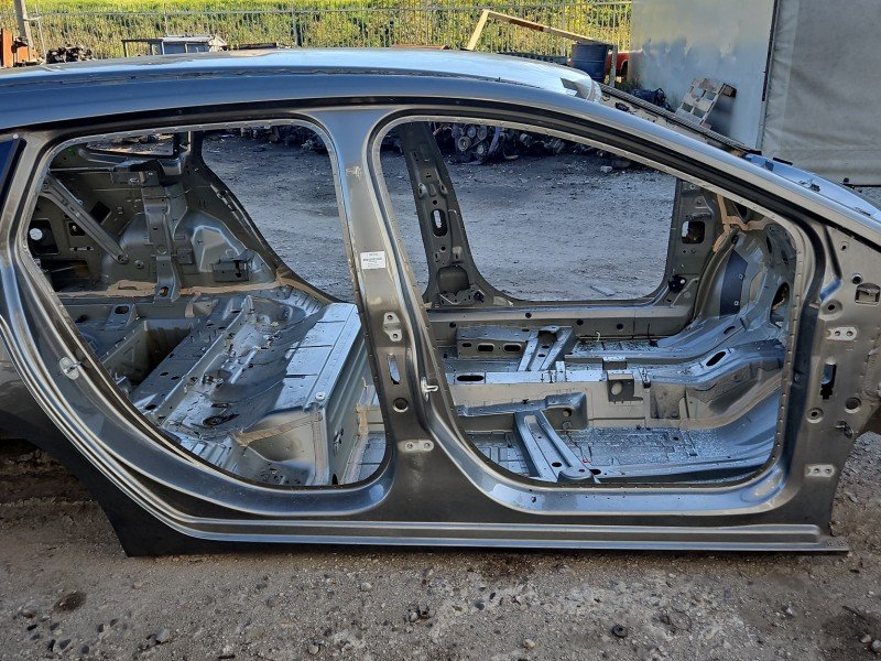 Próg prawy SŁUPEK ŚRODKOWY B Opel Astra V K kombi 5d zgnita zieleń Z10A Próg prawy SŁUPEK ŚRODKOWY B Opel Astra V K kombi 5d zgnita zieleń Z10A