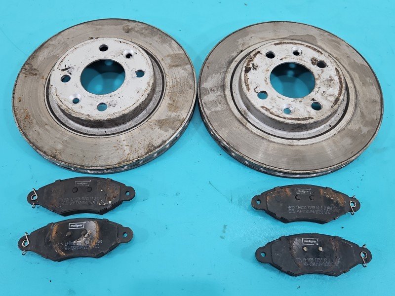 Tarcze hamulcowe przód klocki Renault Kangoo I 1.5 dci wraz z klockami?