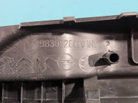Osłona ZAŚLEPKA PLASTIK Producent części: DS, OBUDOWA BAGAŻNIKA PRAWA CITROEN DS4 II 21- 9830528080