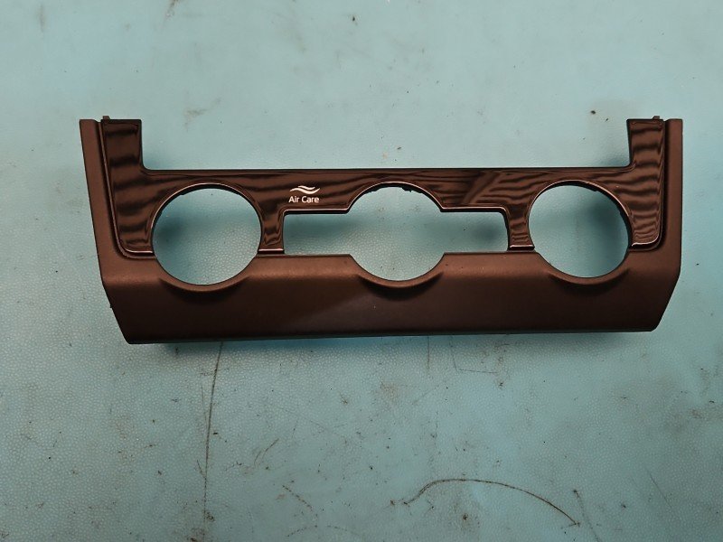 Ramka radia Skoda Octavia III 5E0863152F Ramka radia Skoda Octavia III 5E0863152F