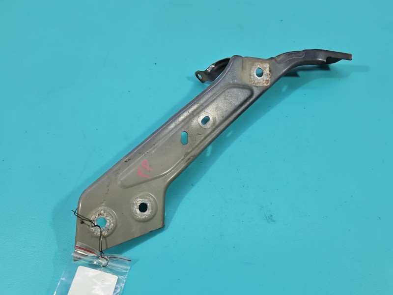 Mocowanie błotnika przedniego prawego uchwyt błotnika przedniego prawego Renault Megane IV 631406423R