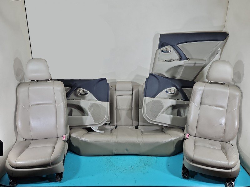 Fotele komplet kanapa Toyota Avensis III T27