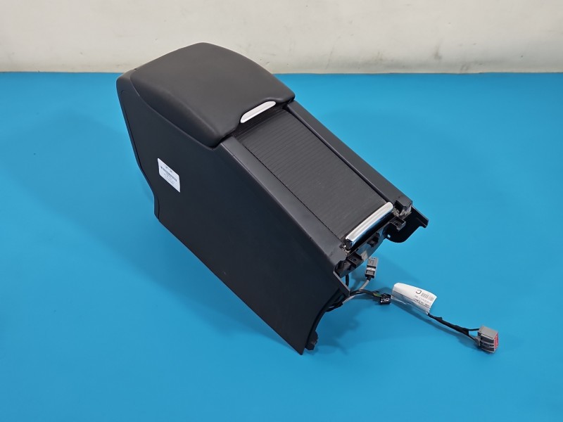 Podłokietnik TUNEL VOLVO S60 II 10- 30755732 EUROPA