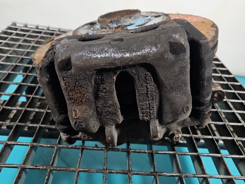 Zacisk przód prawy Renault Trafic II 2.0 dci