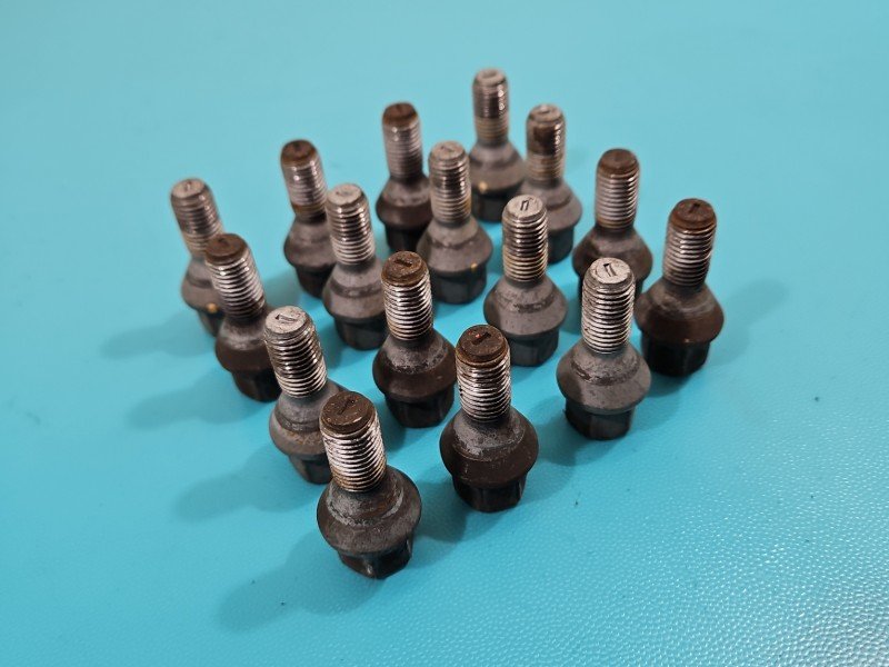 Śruby kół Dacia Sandero III 20- szpilki