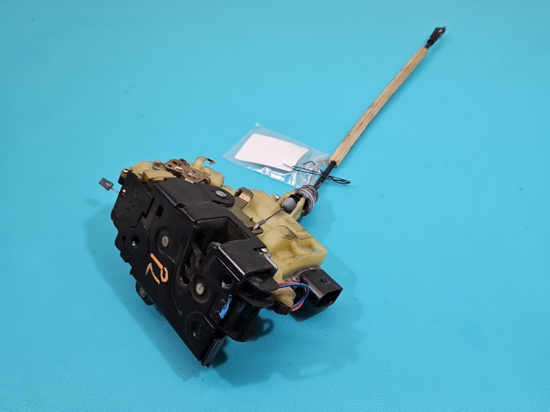 Zamek przód lewy C3B1837015Q Seat Leon I Toledo II EUROPA Producent części: Seat, 6pin