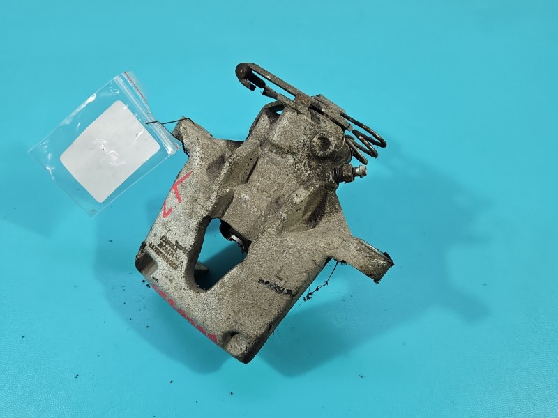 Zacisk tył lewy Opel Movano II 2.5 cdti HB