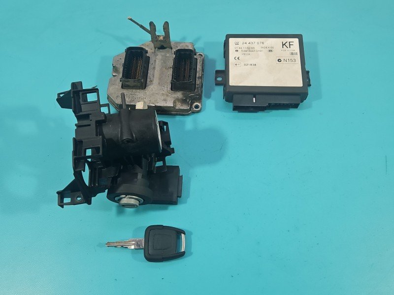 Komputer Sterownik silnika 55555600 Opel Astra II G 1.8 16V