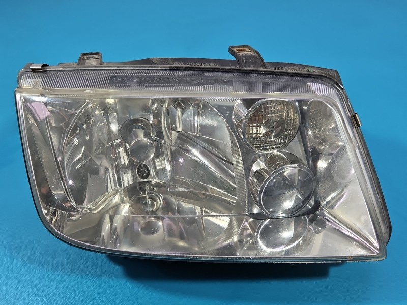 Reflektor prawy lampa przód Vw Bora EUROPA