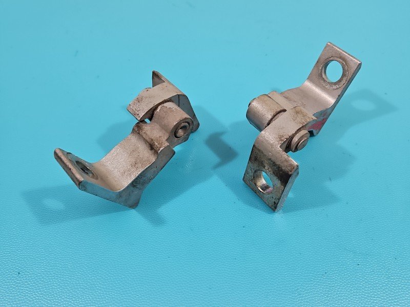 Zawias drzwi przód lewy Vw Caddy IV Zawias drzwi przód lewy Vw Caddy IV