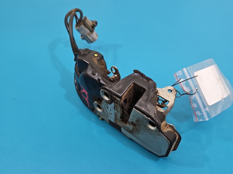 Zamek klapy tył Toyota Rav4 I 94- HB 4pin. Brak nr.