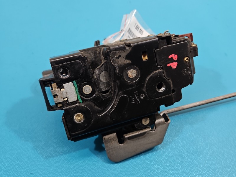 Zamek przód prawy Audi A4 B6 EUROPA 7 PIN 8E1837016C