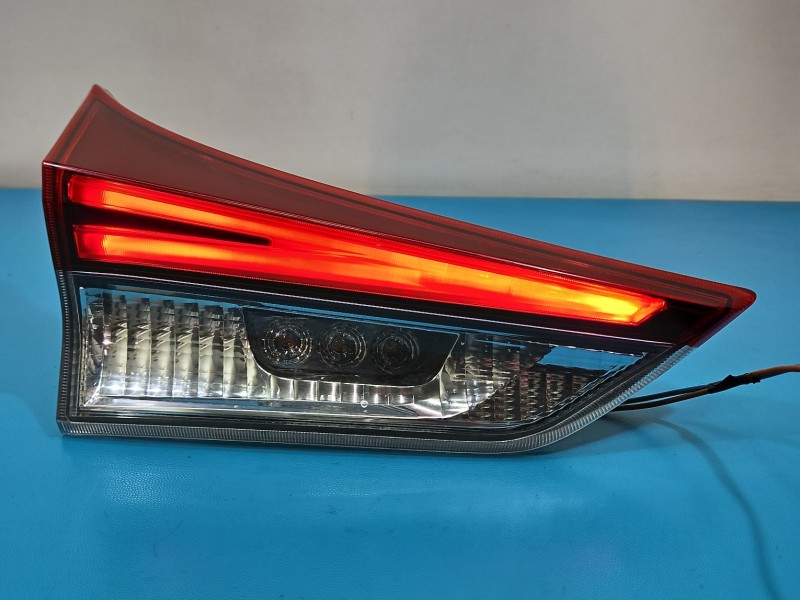 Lampa tył lewa Toyota Auris II kombi KOITO KLAPY BAGAŻNIKA 15-18 LIFT KOMBI LED EUROPA