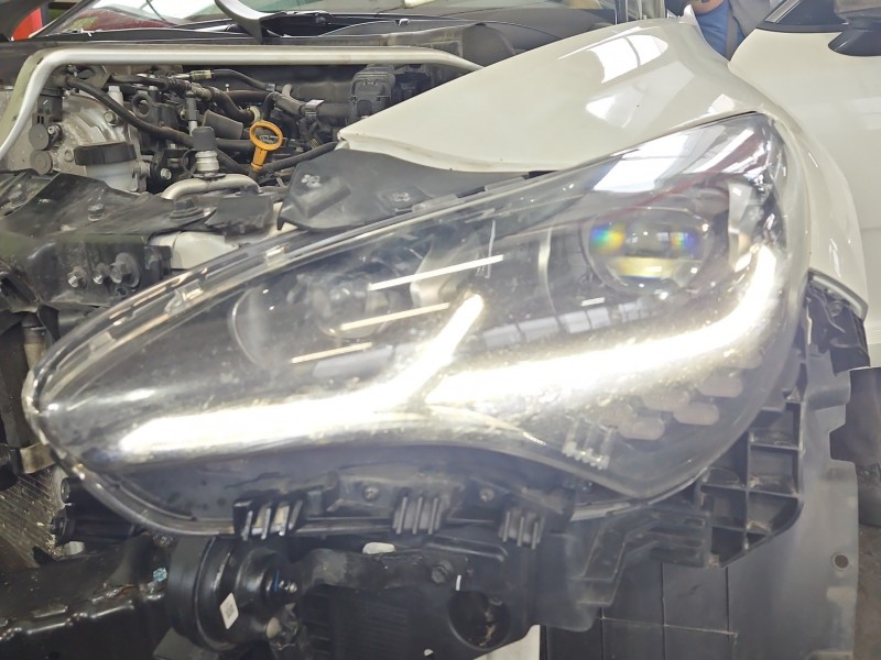 Reflektor lewy lampa przód Kia Stinger EUROPA