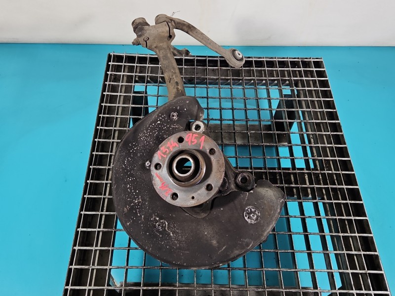 Zwrotnica lewa piasta przód 1.8 TFSI CABB AUDI A4 B8