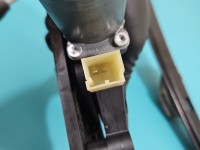 Podnośnik przód lewy Skoda Superb III 5Q0959801B 5d kombi