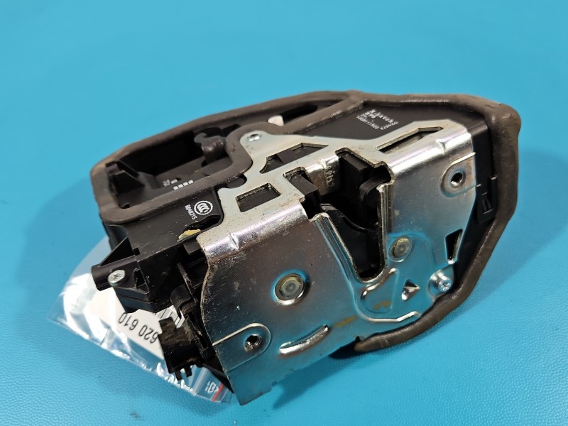 Zamek przód prawy bmw F30 EUROPA 7pin 7229466