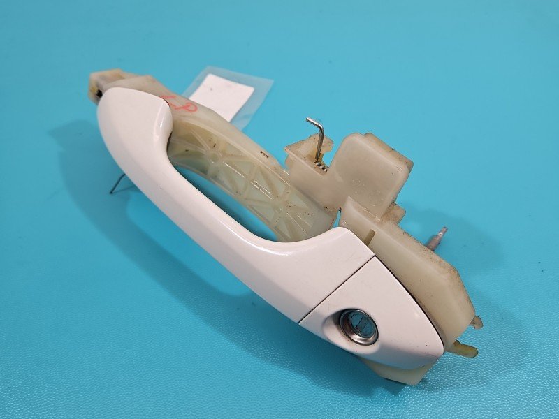 Klamka przód lewa zewnętrzna Kia Rio IV 16-23