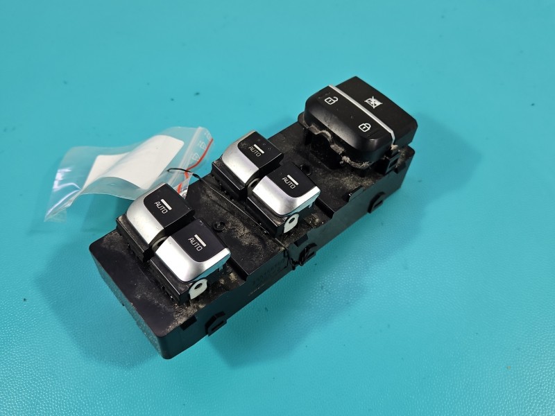Przełącznik szyb Kia Optima IV 15-20 EU 93570D4460