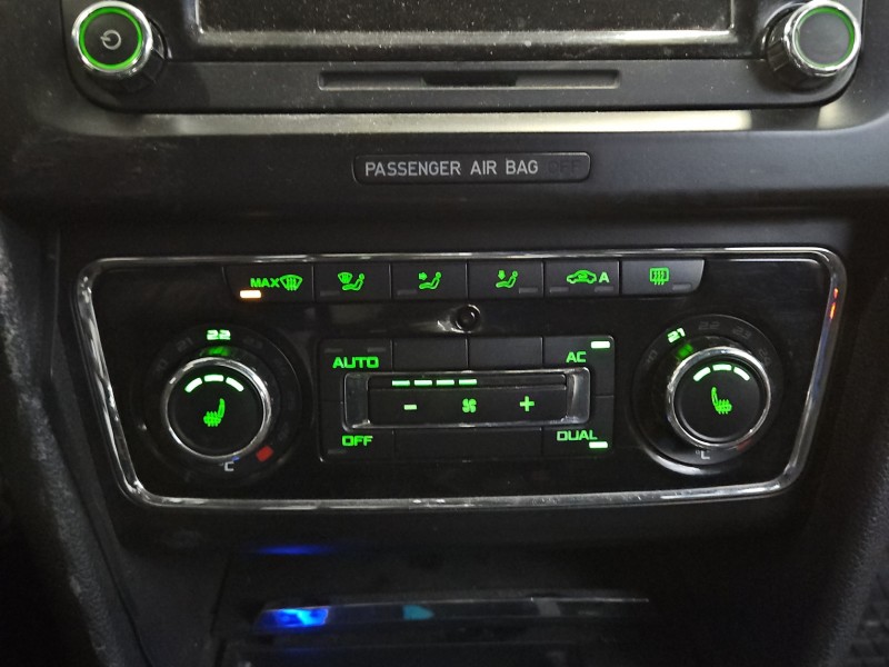 Konsola panel nawiewu Skoda Superb II 3T0907044AL