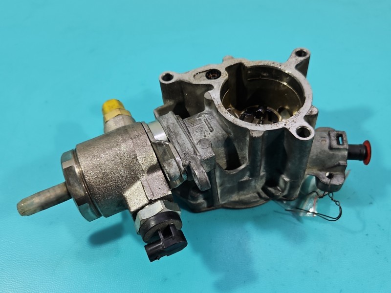 pompka Pompa paliwa AUDI A6 C7 2.0 TFSI (CAED) 06J145100G Producent części: Audi, z pompą vacum