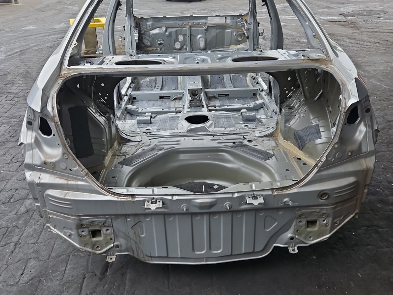 Pas tylny podłoga wanna bagażnika Toyota Corolla E16 E18 13- sedan