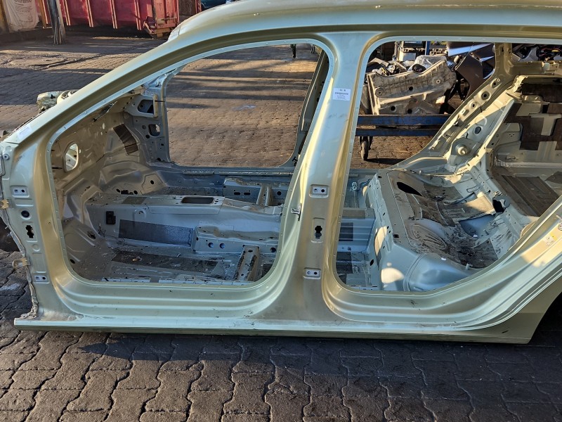 Próg lewy SŁUPEK ŚRODKOWY B Skoda Superb IV kombi 5d LR1B