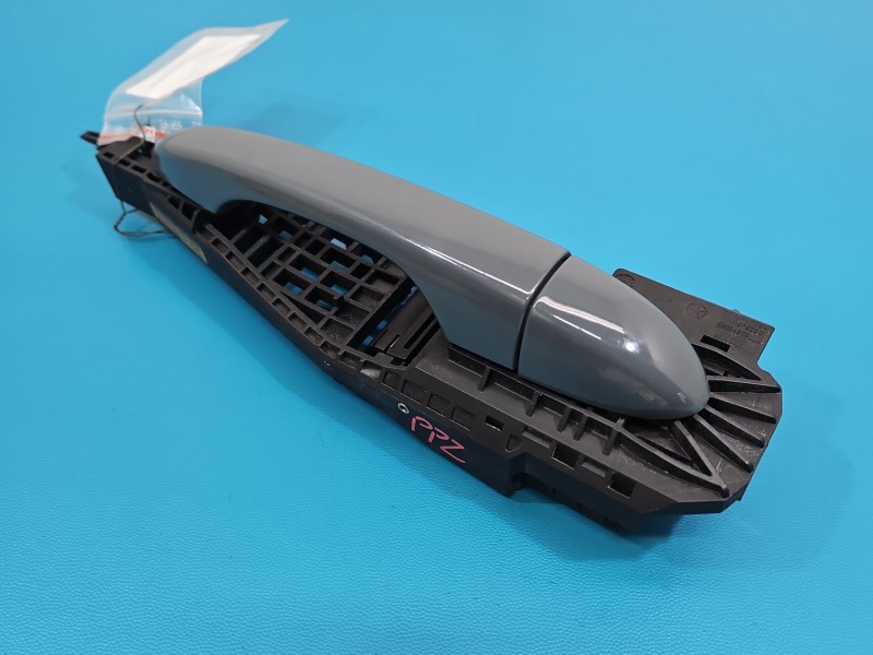 Klamka przód prawa zewnętrzna Jeep Cherokee KL 68084836