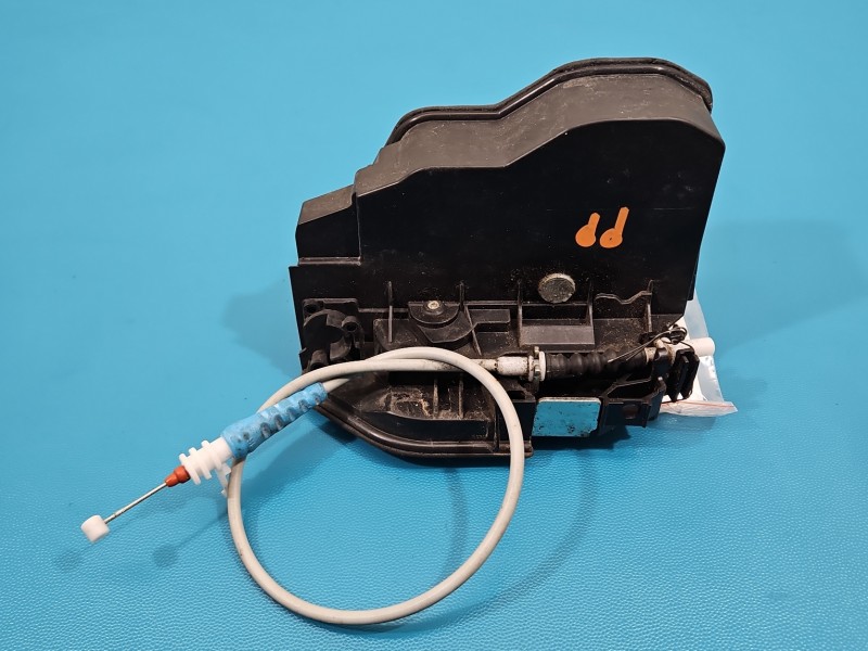 Zamek przód prawy 7229458 Bmw F34 GT EUROPA Producent części: BMW, Europejska, 4pin