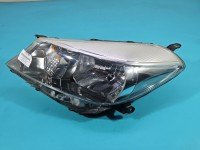 Reflektor lewy lampa przód Toyota Yaris III EUROPA