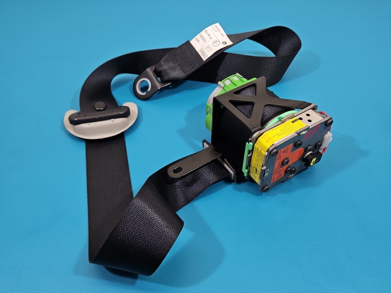 Pas bezpieczeństwa przód prawy pasażera Toyota Auris I 73210-02220