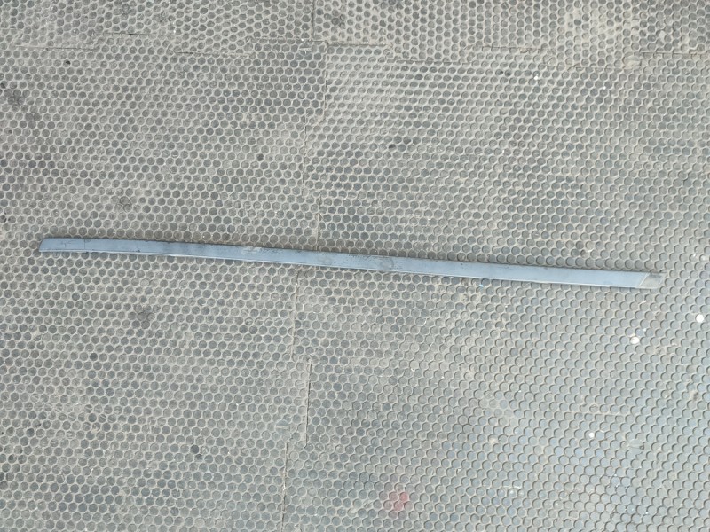 Listwa szyby czołowej prawa przedniej VOLVO V70 III 31214493